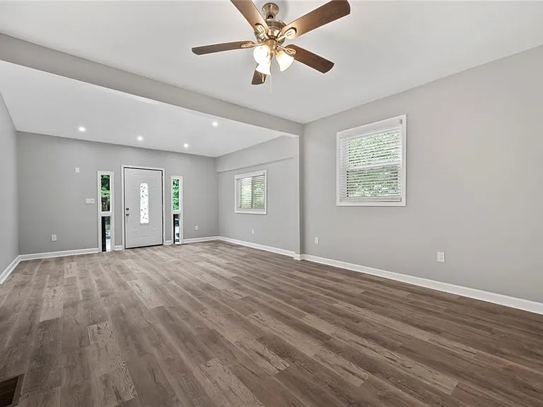 1126 Briarcliff Pl NE #2 — Photo 3