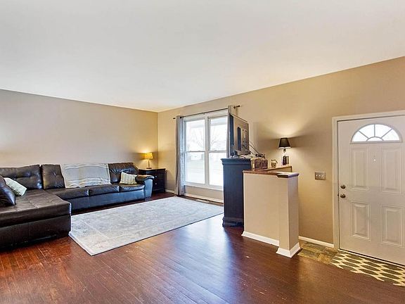 5th image of 2685 Dennis Ln