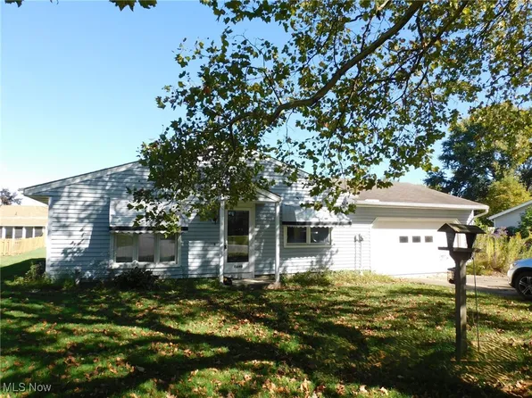 15648 Elmwood St, Middlefield, OH 44062