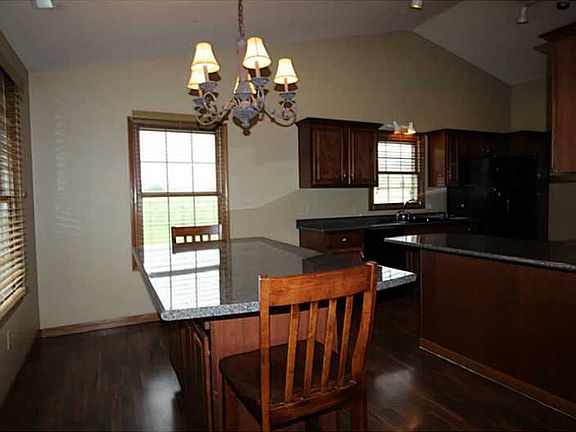4th image of 326 Driftwood Dr