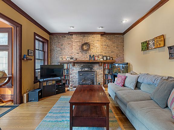 3rd image of 6410 N Glenwood Ave #1S