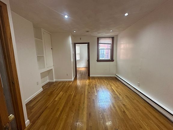 3rd image of 89 Prince St APT 7