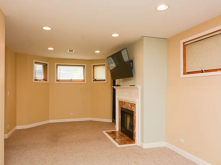 1720 W Augusta Blvd #2 — Photo 9