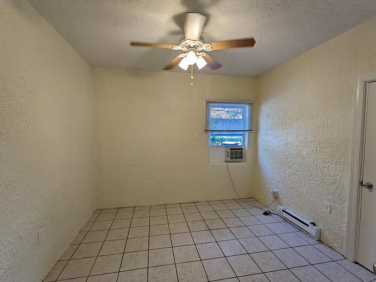 1005 Plaza St — Photo 6