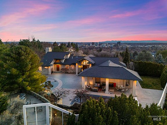 2nd image of 462 W Ridgeline Dr