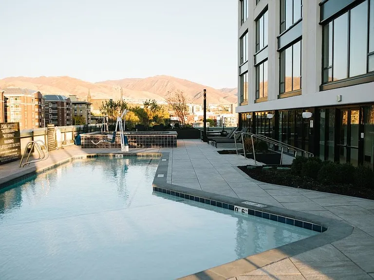 Seraph Luxury Downtown Apartments — Photo 21