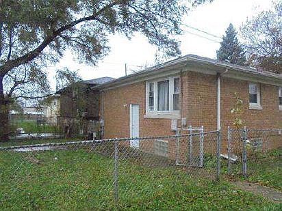 2nd image of 13901 S Hoxie Ave
