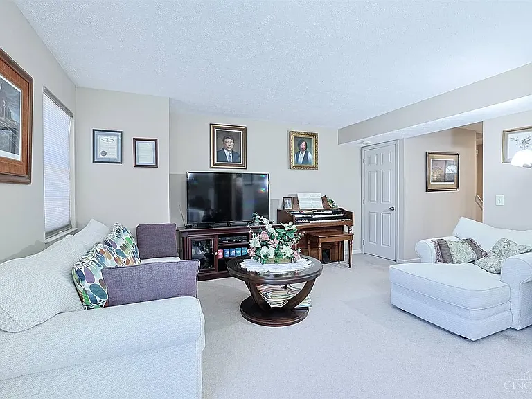 7519 Kingsgate Way — Photo 4