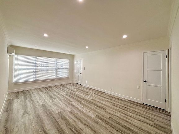 3rd image of 439 N Hayworth Ave #441