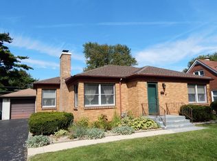 828 E 11th St, Lockport, IL 60441