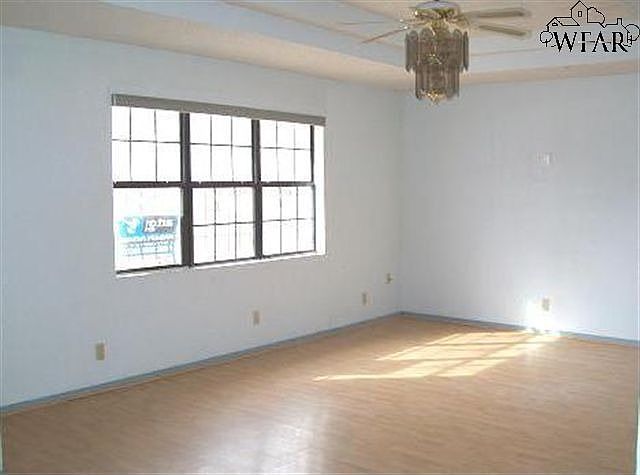 2nd image of 405 N Travis St