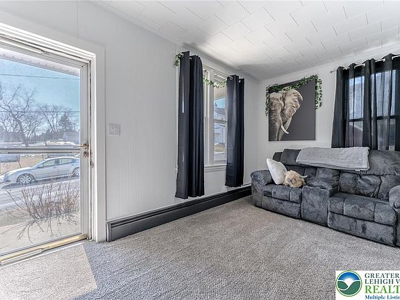 3rd image of 27 Packer Ave
