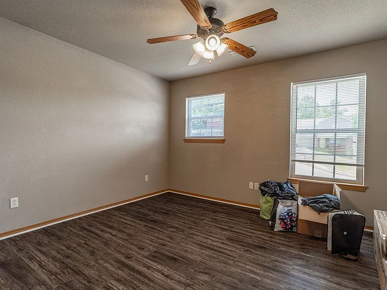 2933 W Scottswood Pl — Photo 13