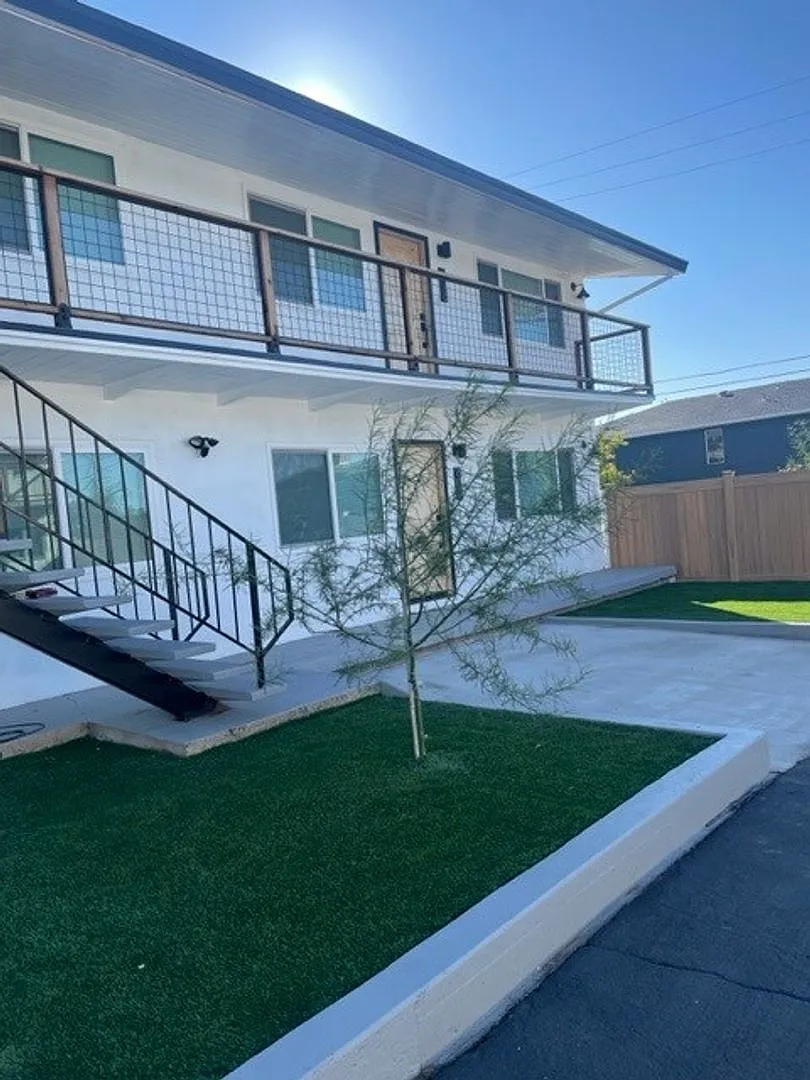 632-638 Iris Drive — Photo 1