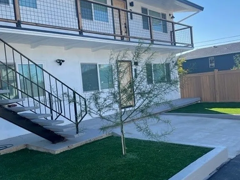 632-638 Iris Dr — Photo 1