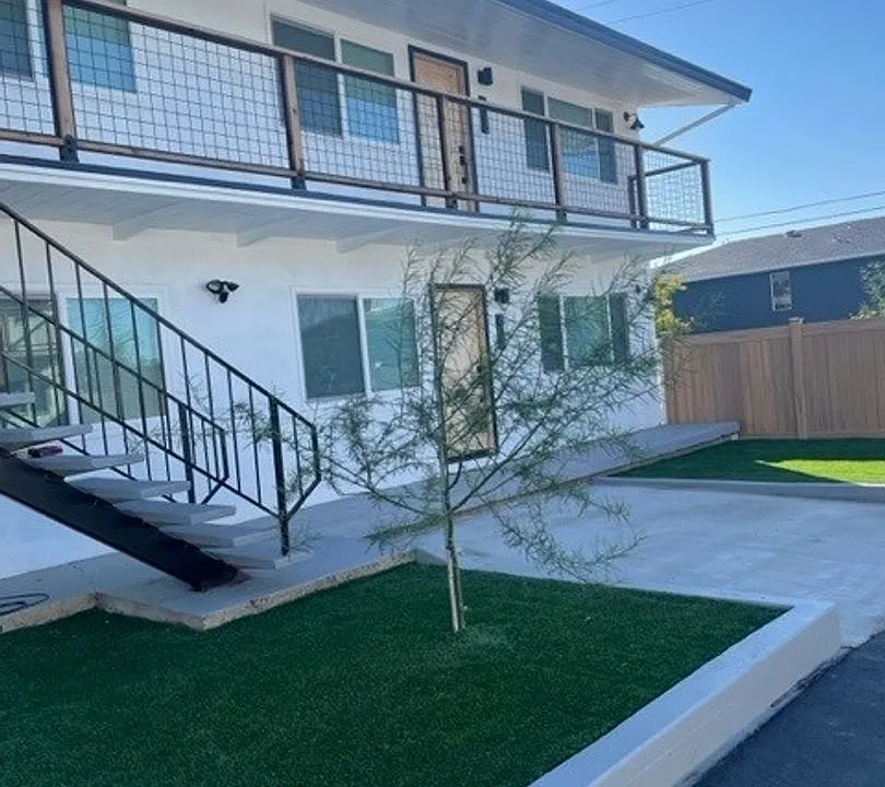 632-638 Iris Dr