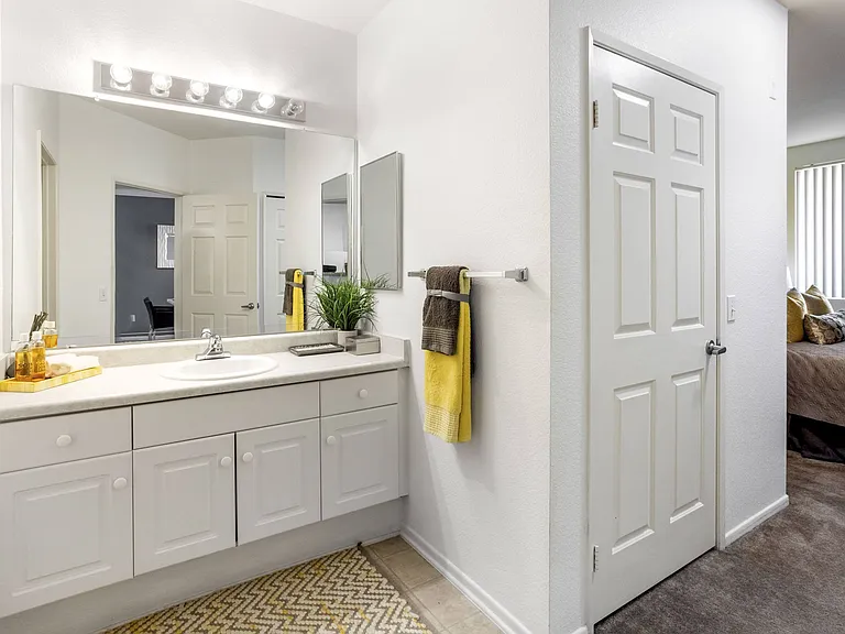 Costa Verde Village Apartments — Photo 48