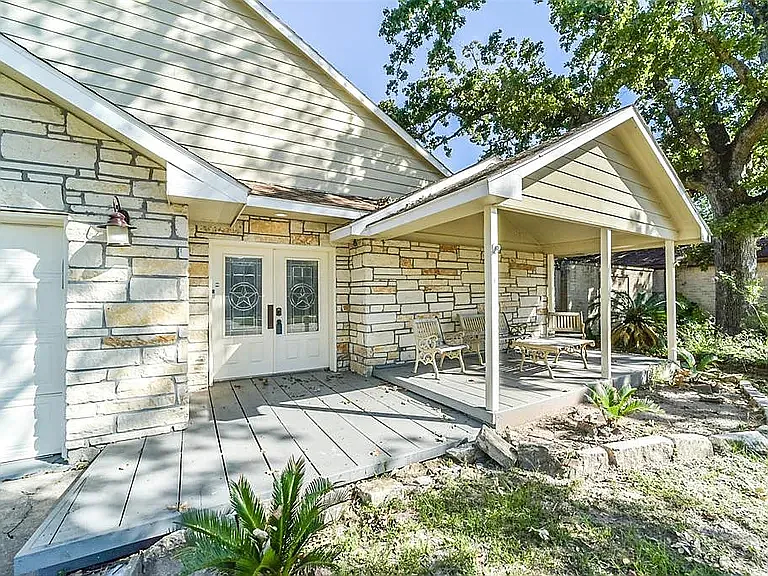 5 bed, 3380 sqft, $3,090 — Photo 2