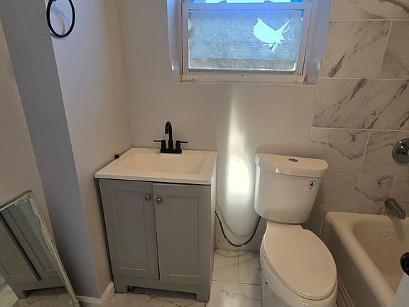 4th image of 909 Park Ave #D21a