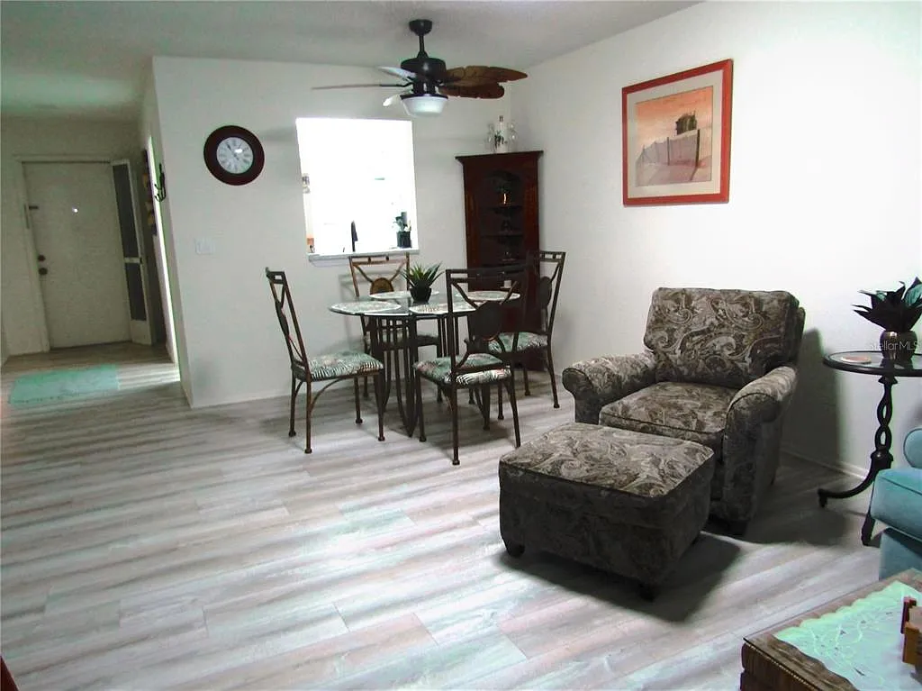 2 bed, 2.0 bath, 1118 sqft, $4,300 — Photo 3
