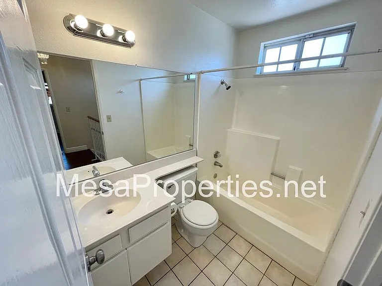 2407 N Sycamore Ave — Photo 12