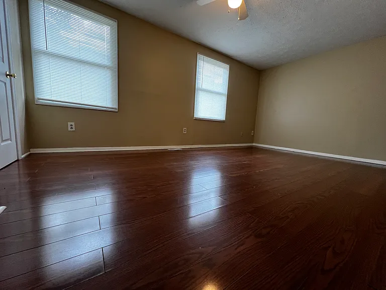 131 Roswell Commons Way — Photo 16