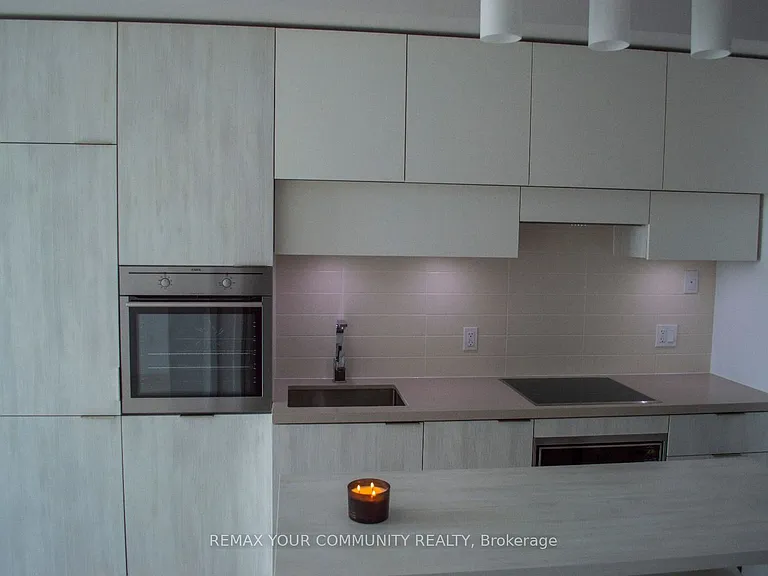 8 Eglinton Ave E #3709 — Photo 2