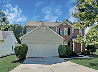 10017 Highlands Crossing Dr, Charlotte, NC 28277