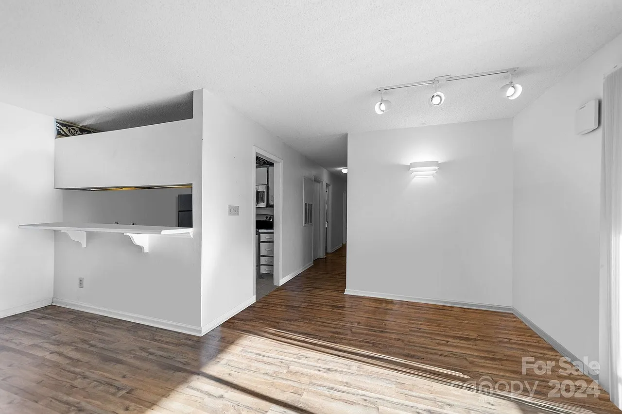 4 bed, 1096 sqft, $570 — Photo 3