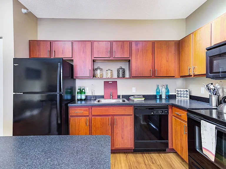 Uptown Lake Apartments — Photo 10