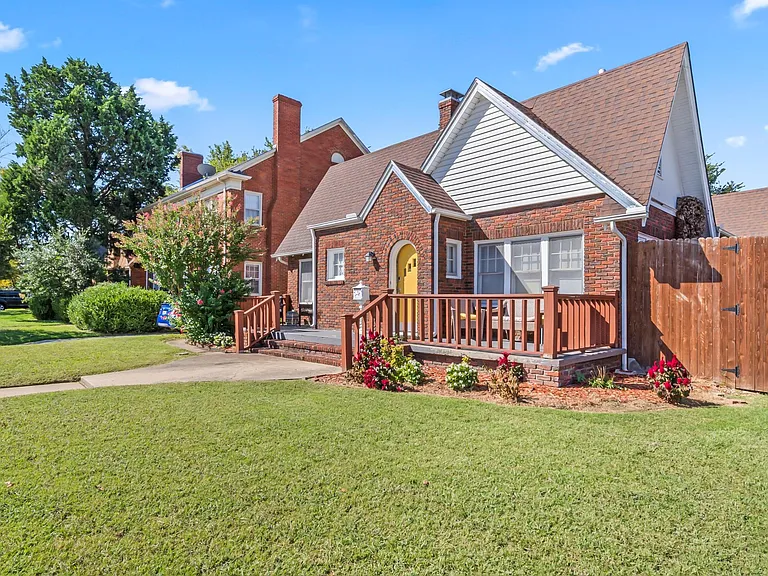 1506 S Florence Pl — Photo 9