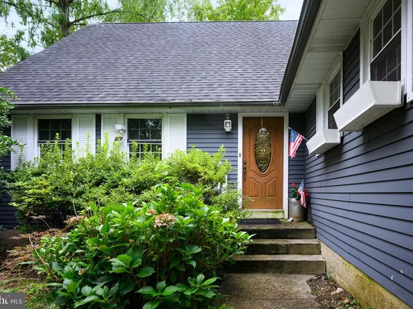 8 McKinley Ave, Blackwood, NJ 08012