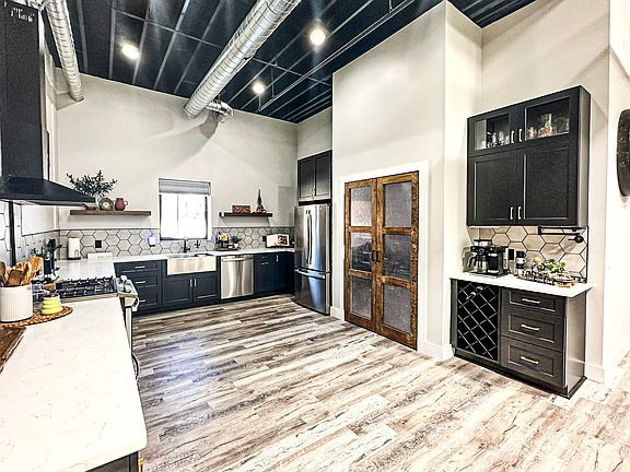 4th image of 215 S Jefferson Ave #211