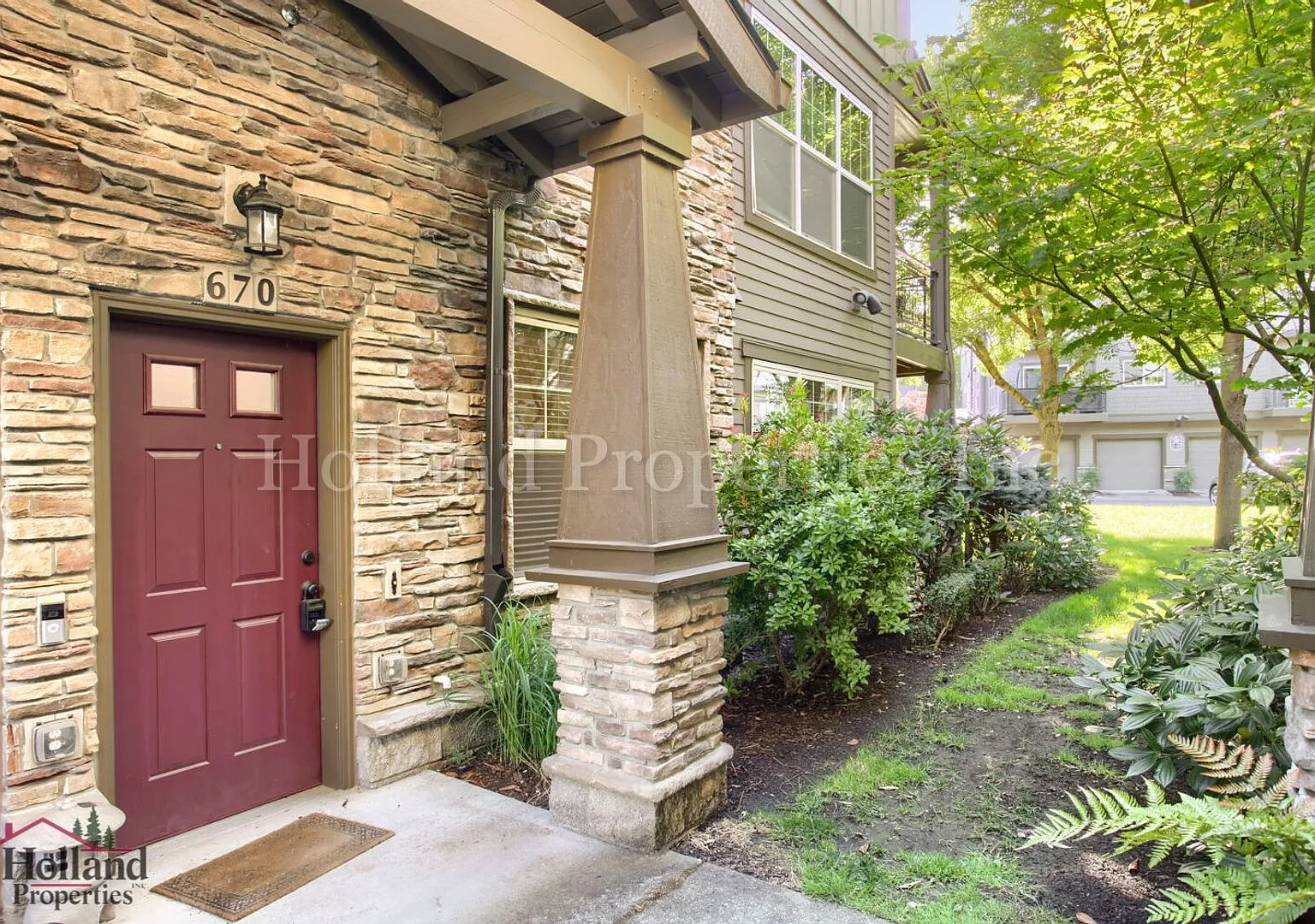 Charming Condo Living in the Heart of Beaverton! — Photo 2