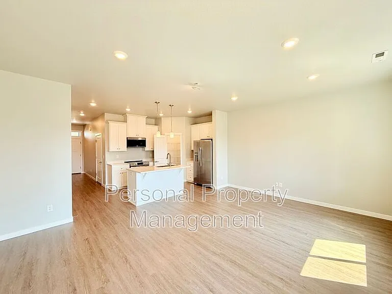 417 NE Repass Rd #2 — Photo 3
