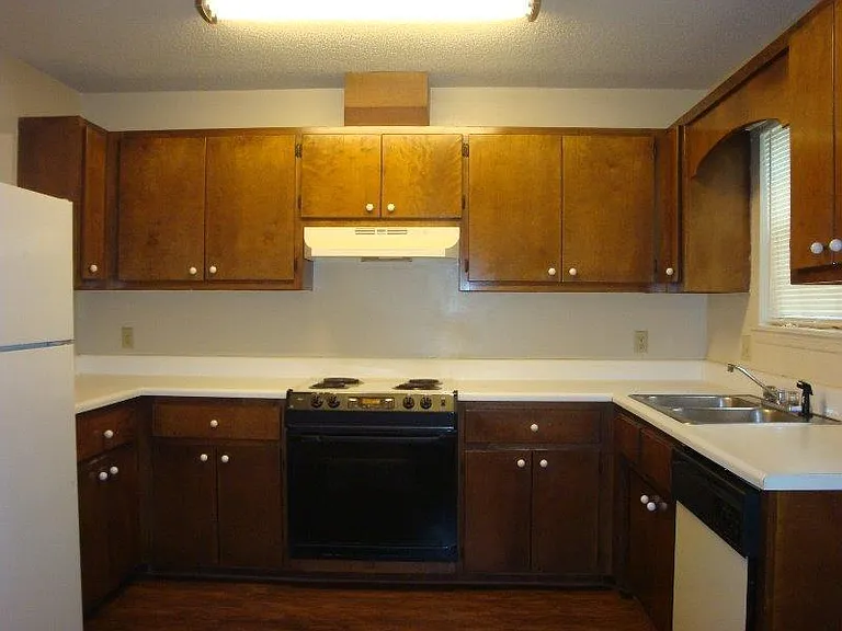 343 Brookfield Rd — Photo 6