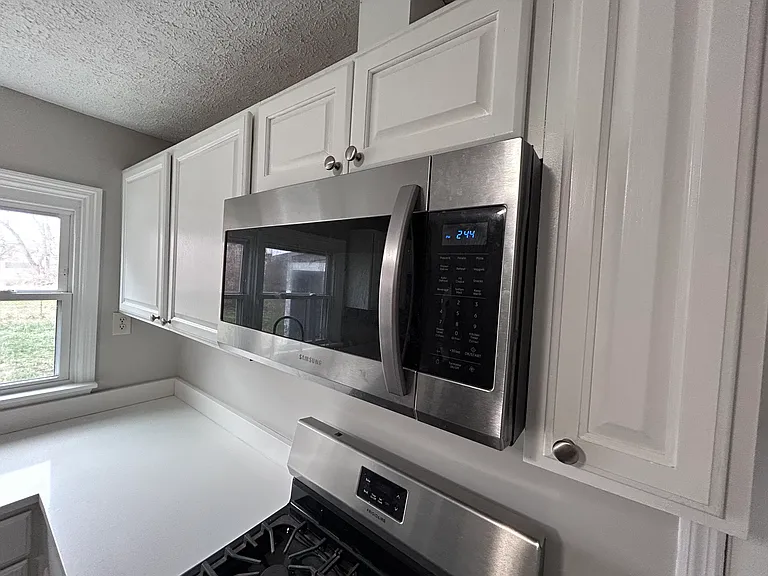 Immaculate fully updated kitchen with over the range microwave