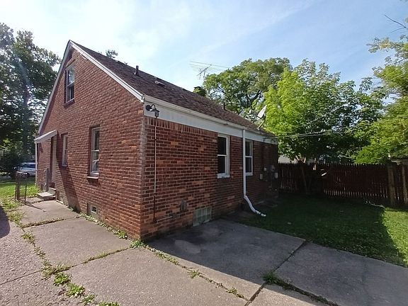 3rd image of 5934 Marseilles Ave