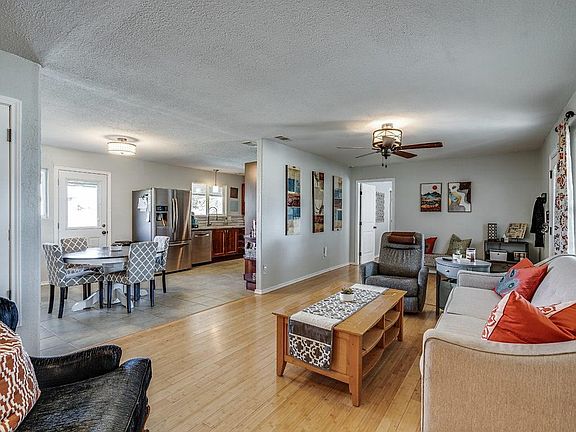 5th image of 807 Eastridge Cir