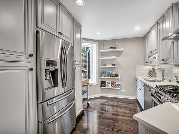 5th image of 545 W Belmont Ave APT 3W
