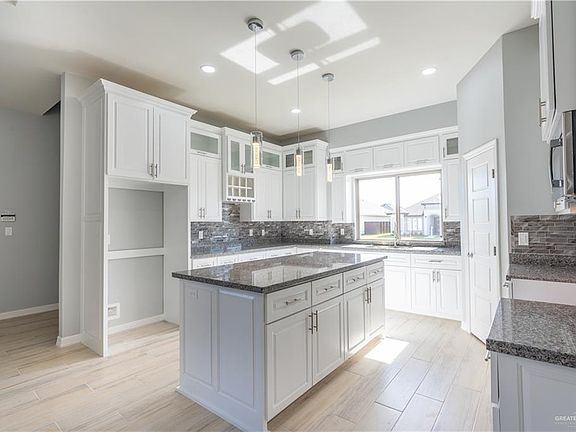 5th image of 4112 Wisteria Ave