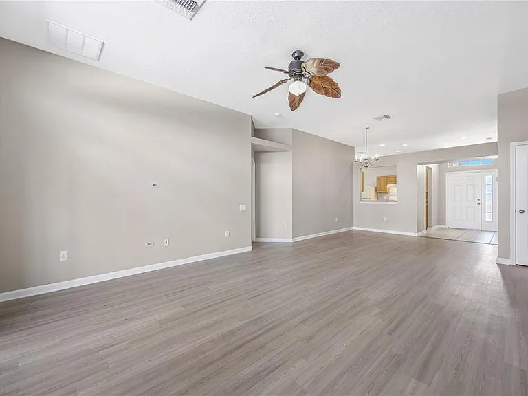 30435 Annadale Dr — Photo 6