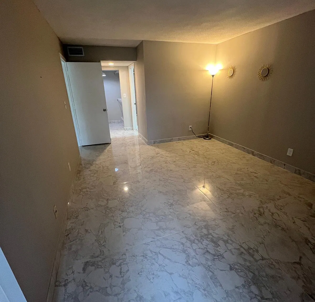 2 bed, 1090 sqft, $2,500 — Photo 3