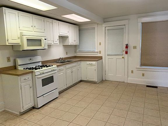 3rd image of 2433 Penn St