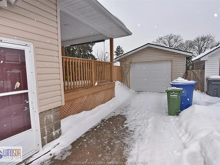 2471 Pillette Rd — Photo 7