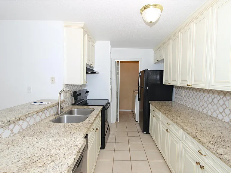 10639 Braes Bend Dr — Photo 2