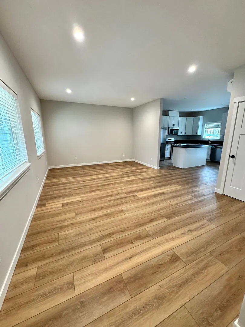 Newly Built 3 Bed, 2.5 Bath Cottage Homes with Free Wifi Internet — Photo 3