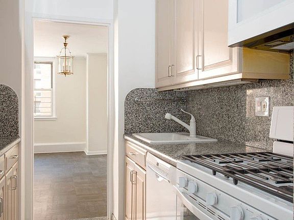 4th image of 1498 York Ave #7C