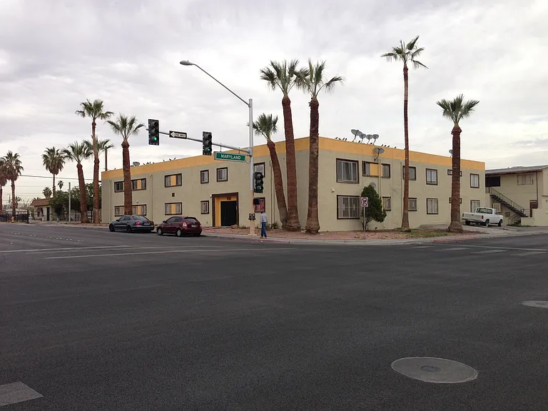 1116 E Ogden Ave #22 — Photo 4