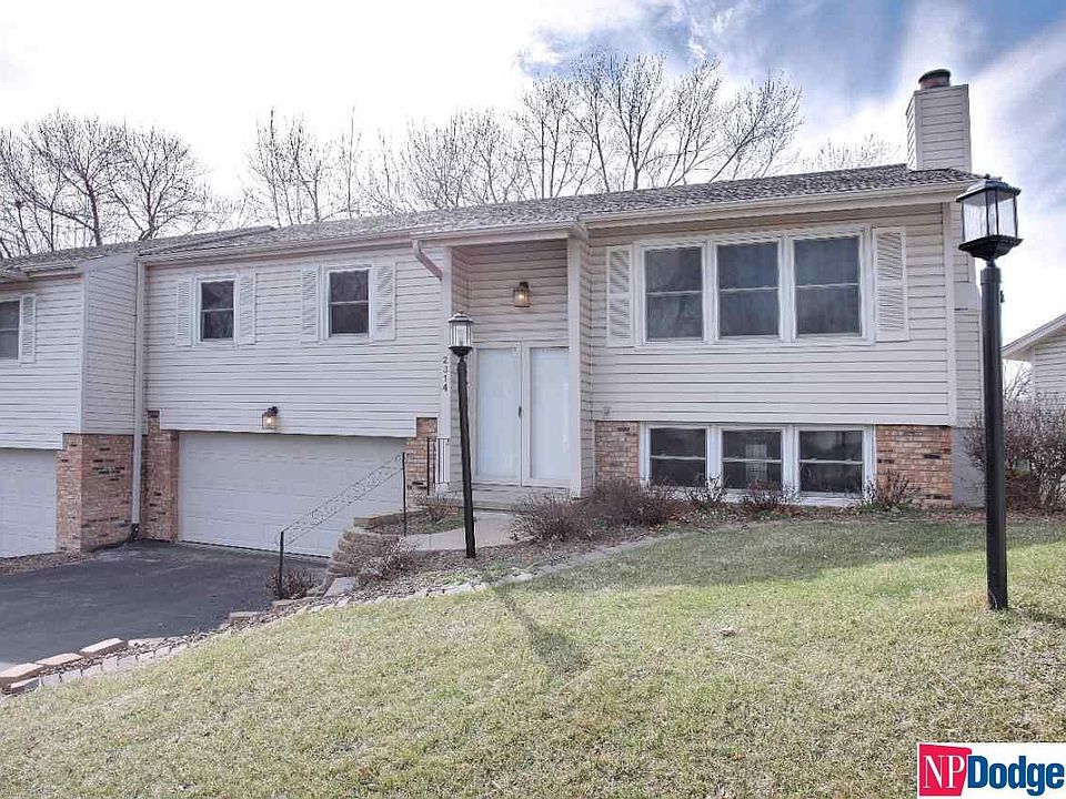 1st image of 2314 S 118th Ct